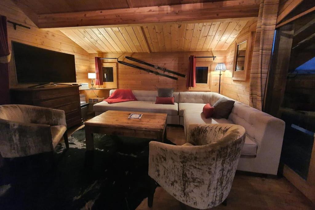 Cosy 4 Bedroom Chalet With Hot Tub Saint-Marcel  Exteriör bild