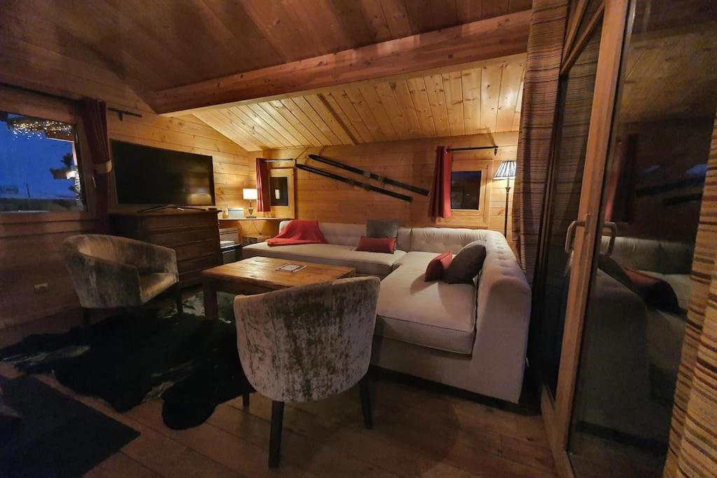 Cosy 4 Bedroom Chalet With Hot Tub Saint-Marcel  Exteriör bild