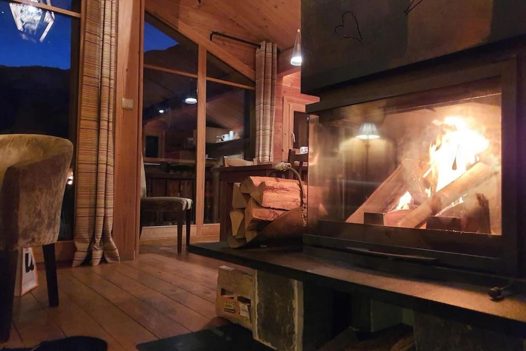 Cosy 4 Bedroom Chalet With Hot Tub Saint-Marcel  Exteriör bild