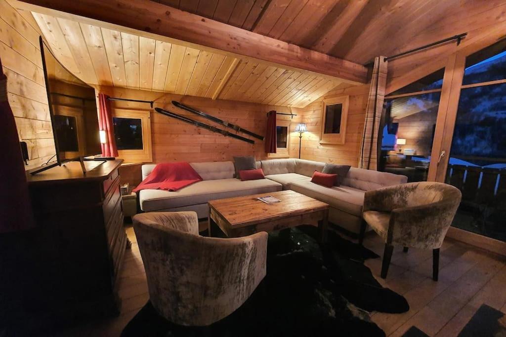 Cosy 4 Bedroom Chalet With Hot Tub Saint-Marcel  Exteriör bild