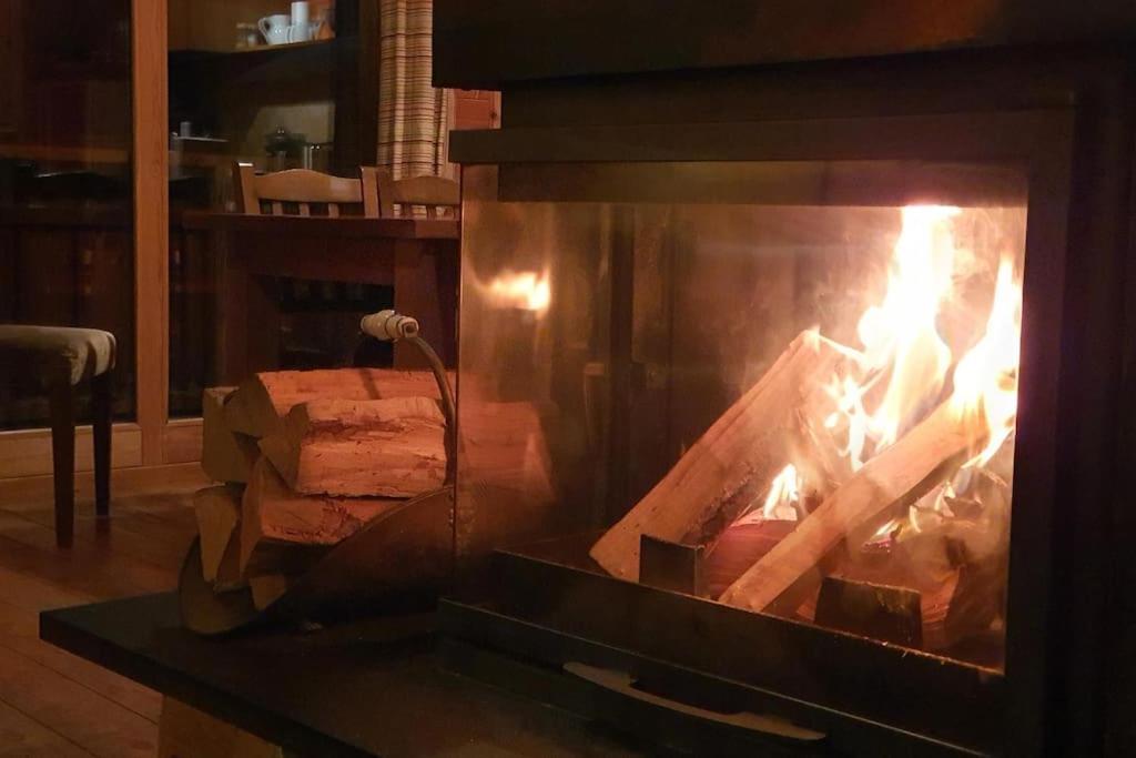 Cosy 4 Bedroom Chalet With Hot Tub Saint-Marcel  Exteriör bild