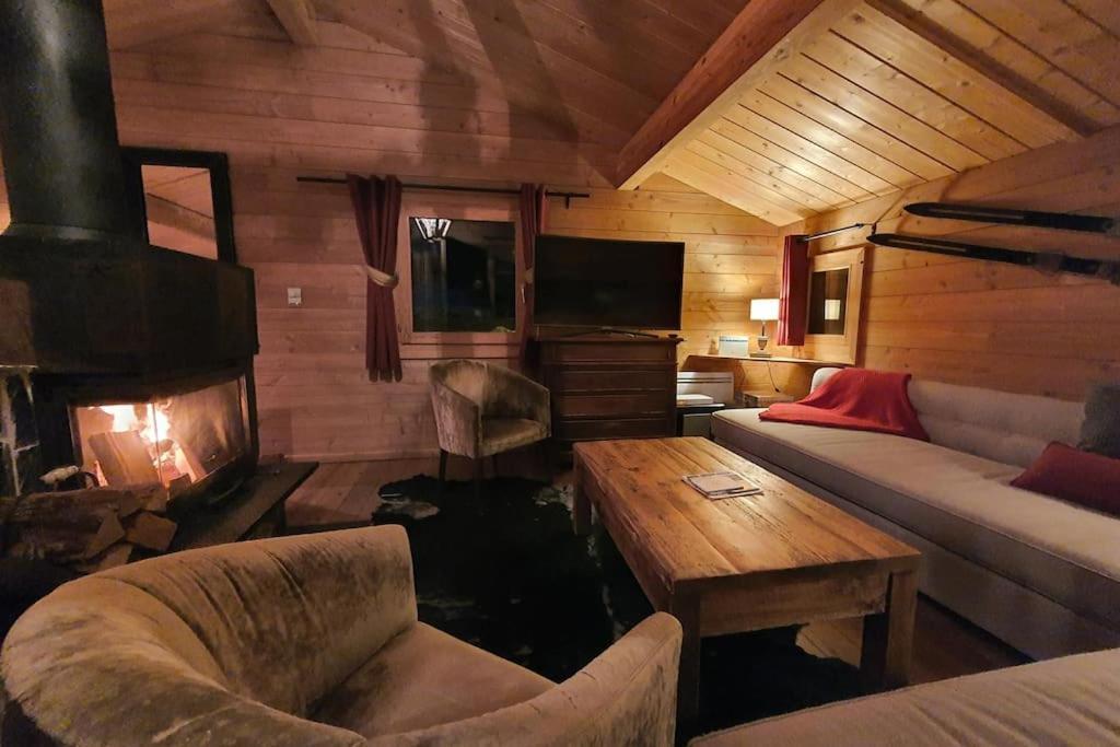 Cosy 4 Bedroom Chalet With Hot Tub Saint-Marcel  Exteriör bild