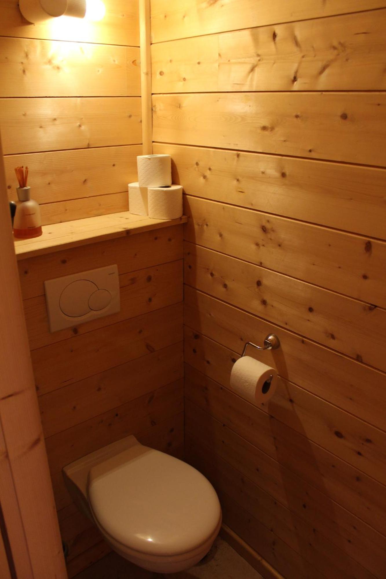 Cosy 4 Bedroom Chalet With Hot Tub Saint-Marcel  Exteriör bild
