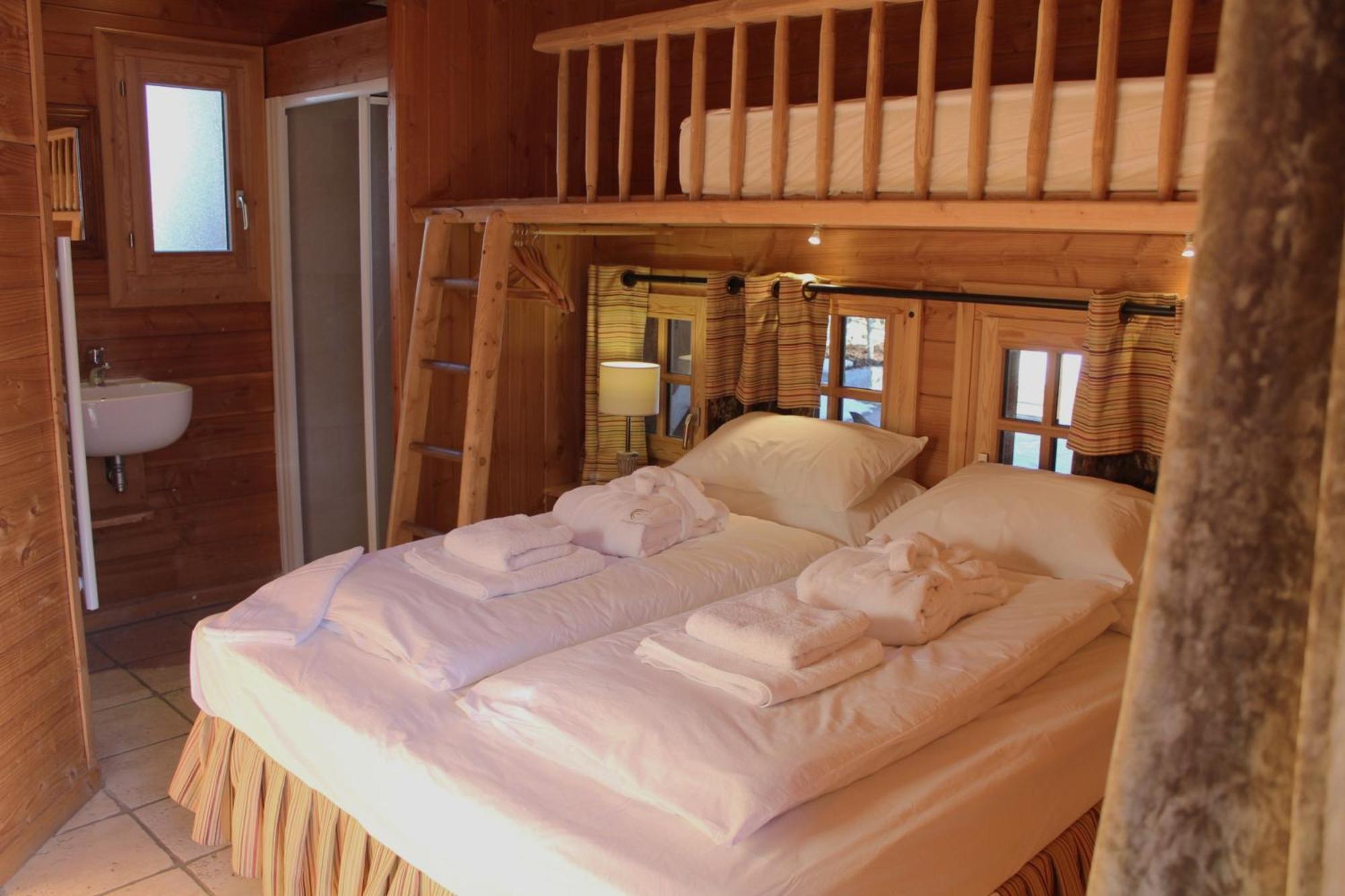 Cosy 4 Bedroom Chalet With Hot Tub Saint-Marcel  Exteriör bild