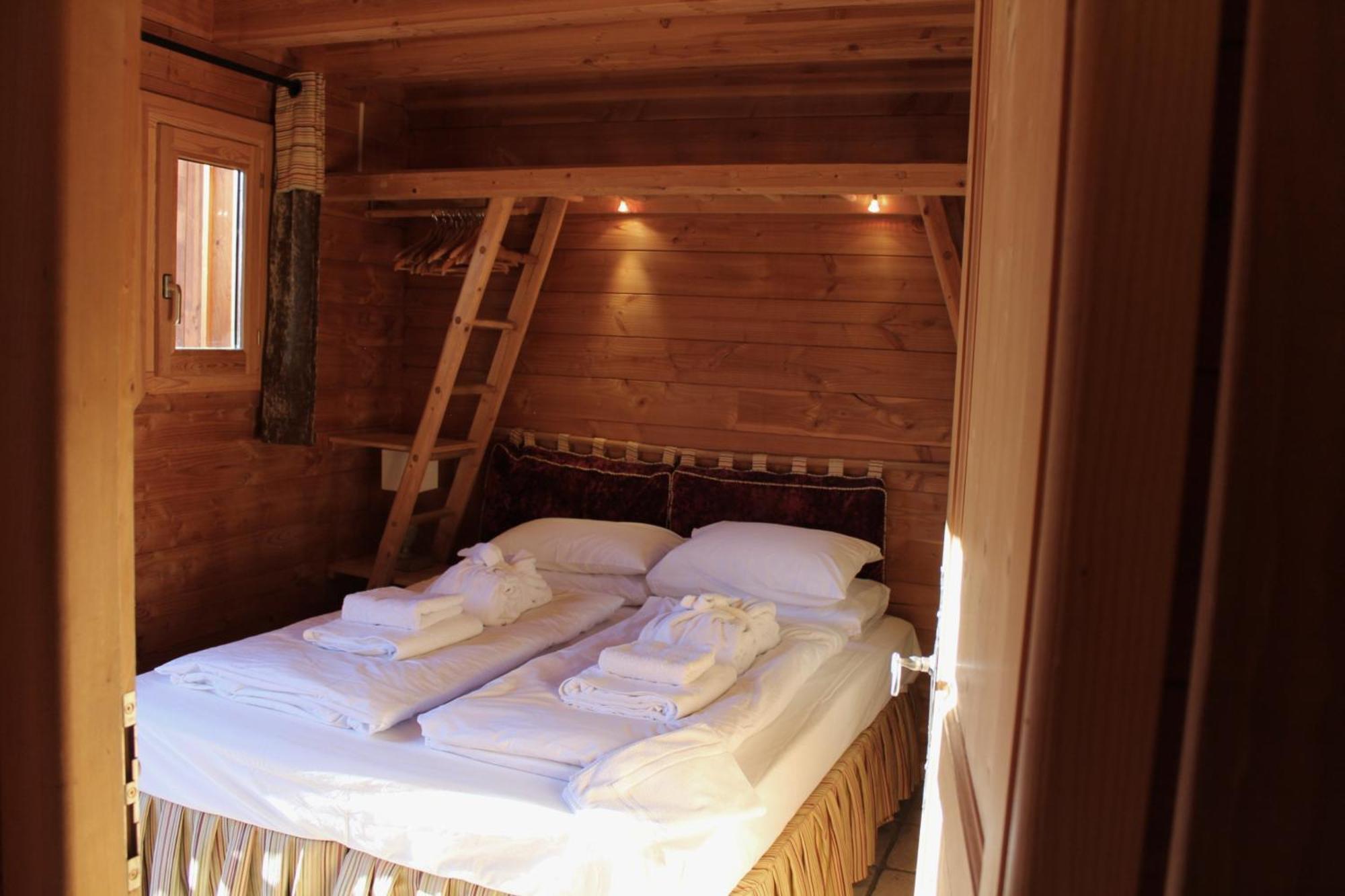 Cosy 4 Bedroom Chalet With Hot Tub Saint-Marcel  Exteriör bild